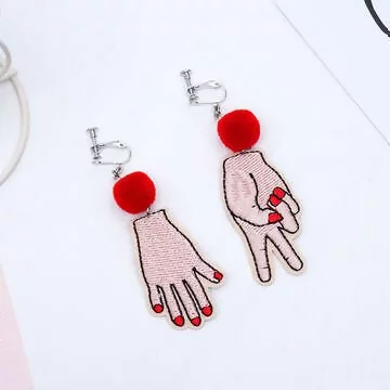 刺繡毛球剪刀與布×不對稱螺旋耳夾