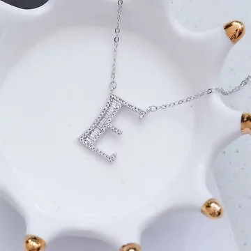 英文字母閃鑽&times;項鍊&times;E