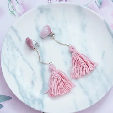 粉絨愛心毛線流蘇×吊墜三角耳夾