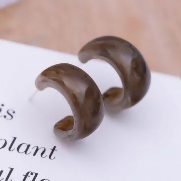 深咖色寬版C字&times;吊墜耳環