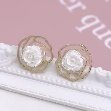 立體白玫瑰&times;耳環