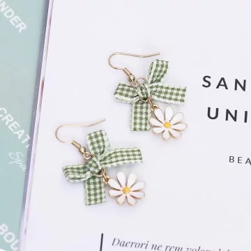 綠格蝴蝶結小雛菊&times;吊墜耳勾