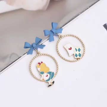 在逃的愛麗絲×不對稱吊墜耳環