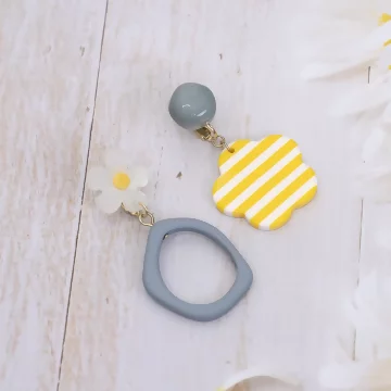 黃藍撞色條紋花朵&times;不對稱螺旋耳夾