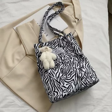 斑馬紋印花&times;肩背袋（無附吊飾）
