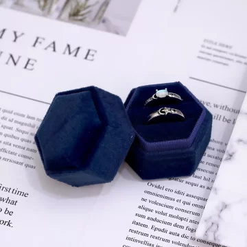絲絨六角型&times;適用對戒&times;絨布盒&times;深藍