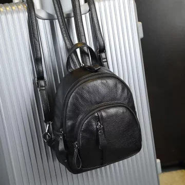 酷黑拉鍊軟皮革&times;後背包