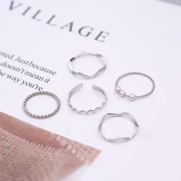 三顆珍珠波紋麻花&times;五套件戒指組&times;銀色