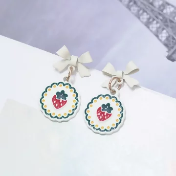 白奶油小紅莓×不對稱吊墜耳環