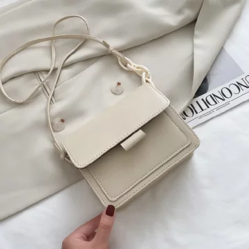 不對稱背帶掀蓋小方包&times;斜背包&times;白色