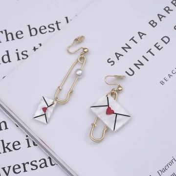 廻紋針信封&times;不對稱蚊香盤U型耳夾