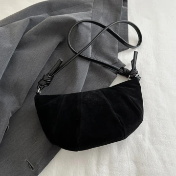 復古牛角包仿麂皮×斜背包×黑色