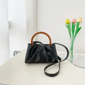 圓提把皺折小包×斜背包×黑色