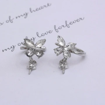 蝴蝶十字光芒&times;U型耳骨夾