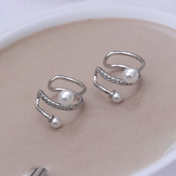 多層線條珍珠&times;U型耳骨夾