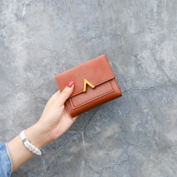金屬V字磨砂麂皮&times;三折短皮夾&times;棕咖