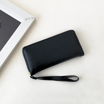 爆裂紋亮面&times;手拿拉鍊長皮夾&times;黑色