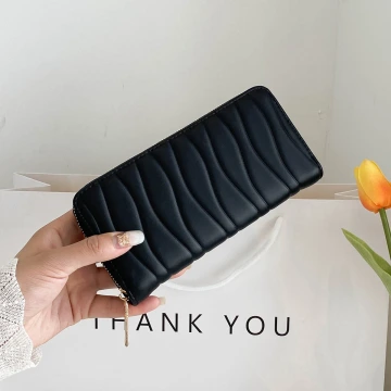 不規則波紋線條&times;拉鍊長皮夾&times;黑色