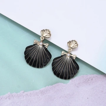 黑色貝殼珍珠&times;蚊香盤U型耳夾