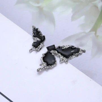 黑蝴蝶&times;不對稱吊墜耳環