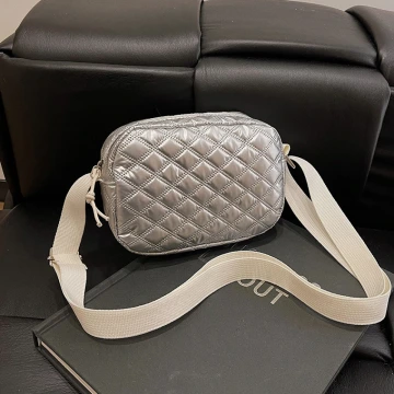 Y3K科技感菱格小方包×斜背包×銀色