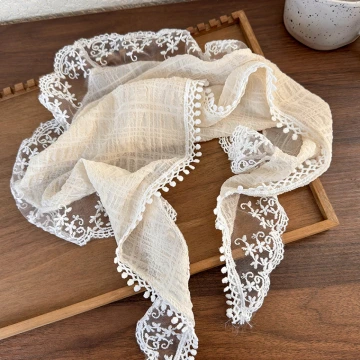 法式薄紗蕾絲泡泡邊×三角頭巾