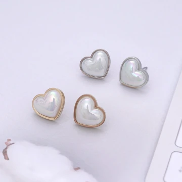 316鋼飾&times;立體白愛心&times;耳釘&times;共二色