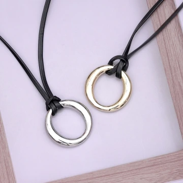 金屬圓環&times;皮革繩&times;可調節長項鍊&times;共二色