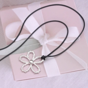 鏤空花朵&times;蠟繩&times;可調節長項鍊