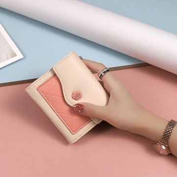 玫瑰格紋皮革&times;三折短皮夾&times;白粉