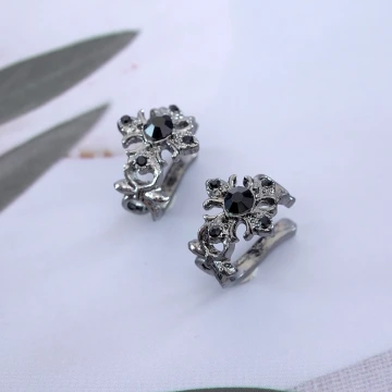 復古黑槍十字花&times;U型耳骨夾