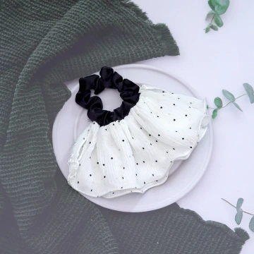 白紗點點蕾絲裙擺×大腸髮束