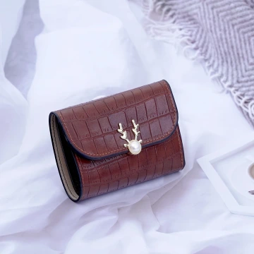 小鹿珍珠鱷魚紋皮革&times;三折短皮夾&times;棕咖