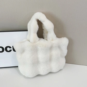 毛毛波堤&times;肩背袋&times;白色