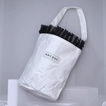 蕾絲邊韓文&times;輕巧手提袋&times;白色