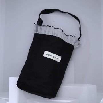 蕾絲邊韓文×輕巧手提袋×黑色