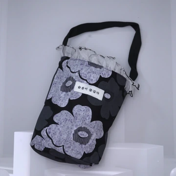 蕾絲邊韓文&times;輕巧手提袋&times;花朵