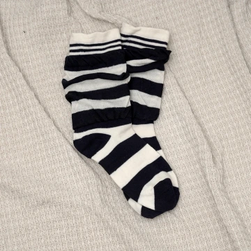雙層條紋假兩件&times;中筒襪&times;黑白