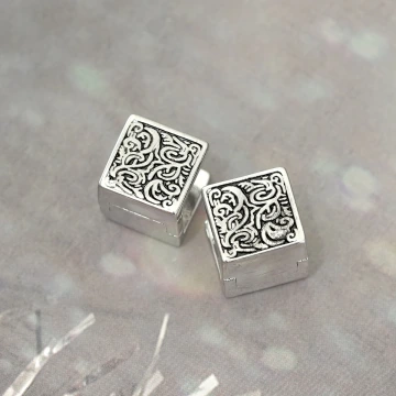 唐草紋方塊&times;耳扣