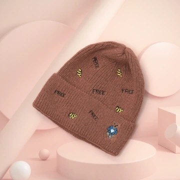 韓風刺鏽塗鴉&times;毛帽&times;棕咖