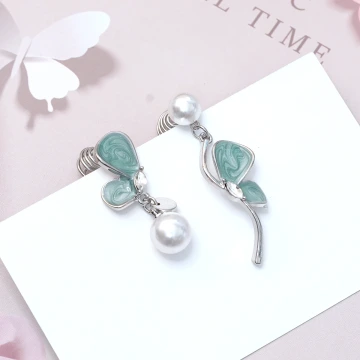 是花似蝶&times;不對稱蚊香盤U型耳夾