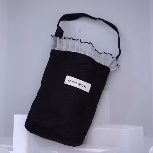 蕾絲邊韓文×輕巧手提袋×黑色