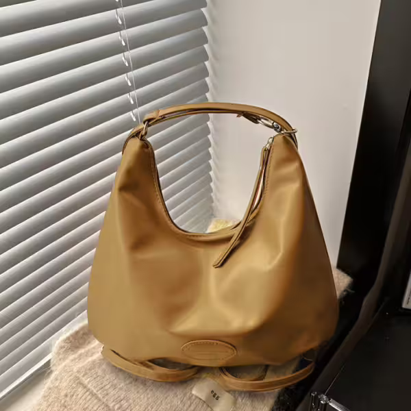 素面皮革&times;變形後背包&times;卡其