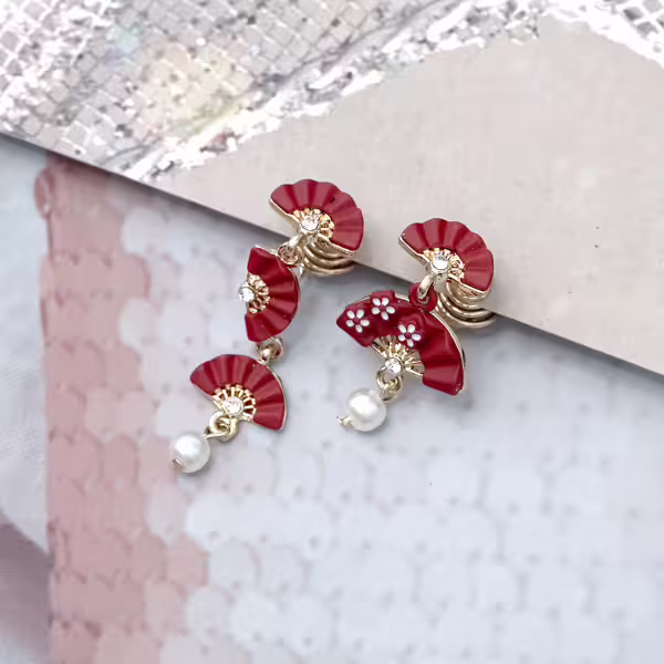 梅映紅扇&times;不對稱蚊香盤U型耳夾