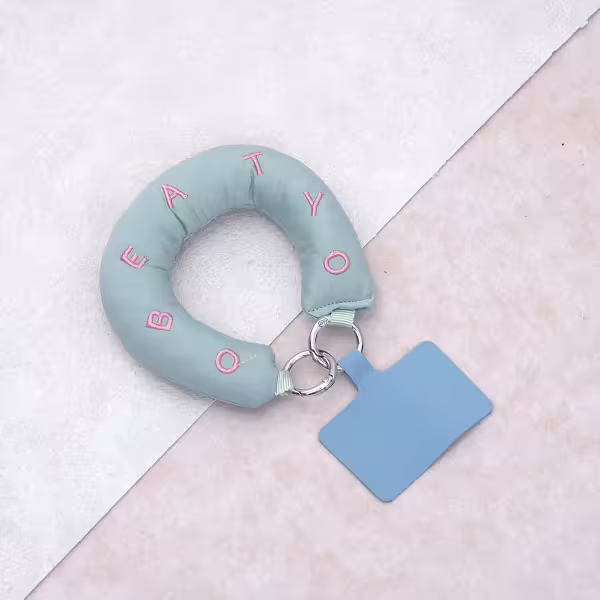 多巴胺澎澎棉字母&times;手機腕帶掛繩&times;藍色