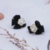 黑色領結山茶花×吊墜耳環-第2張