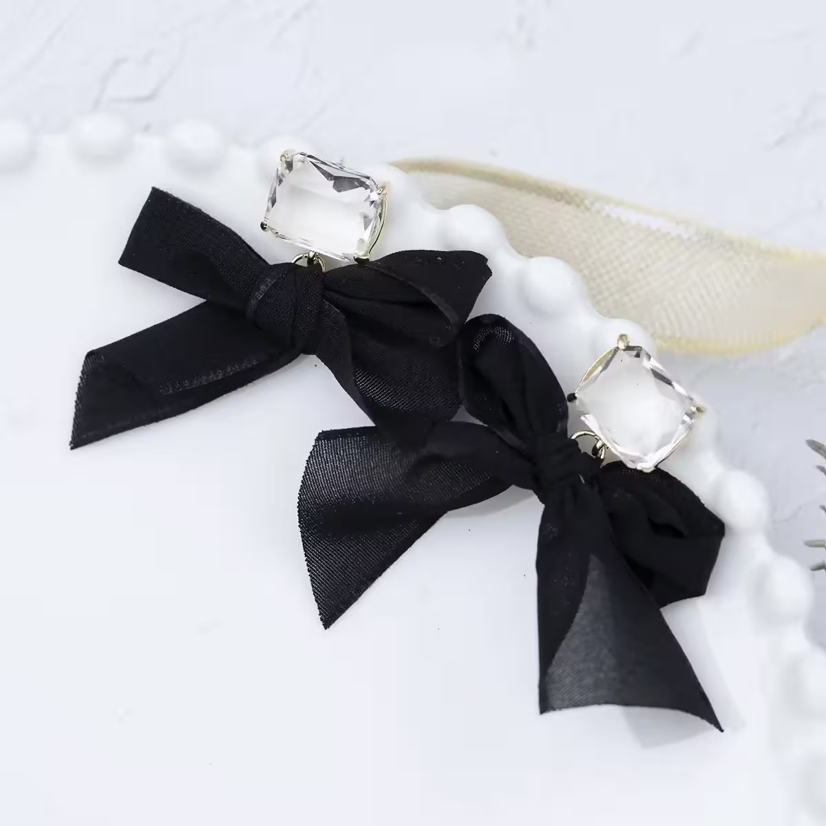 黑緞帶蝴蝶結方晶×吊墜耳環-第1張