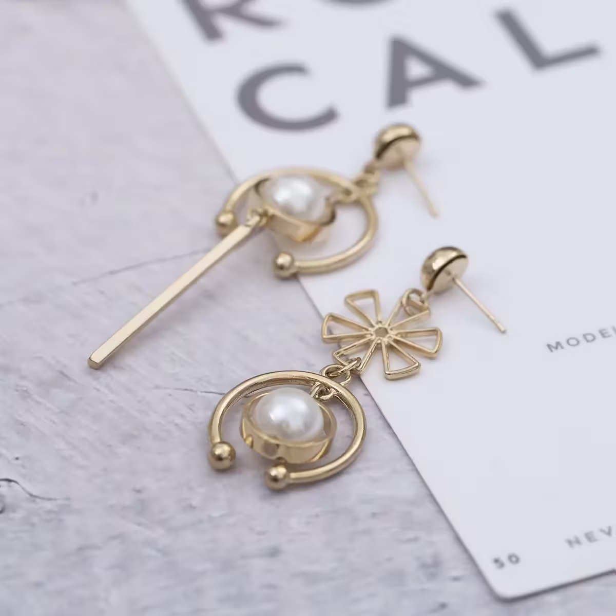 大U環小花珍珠&times;不對稱吊墜耳環-第3張