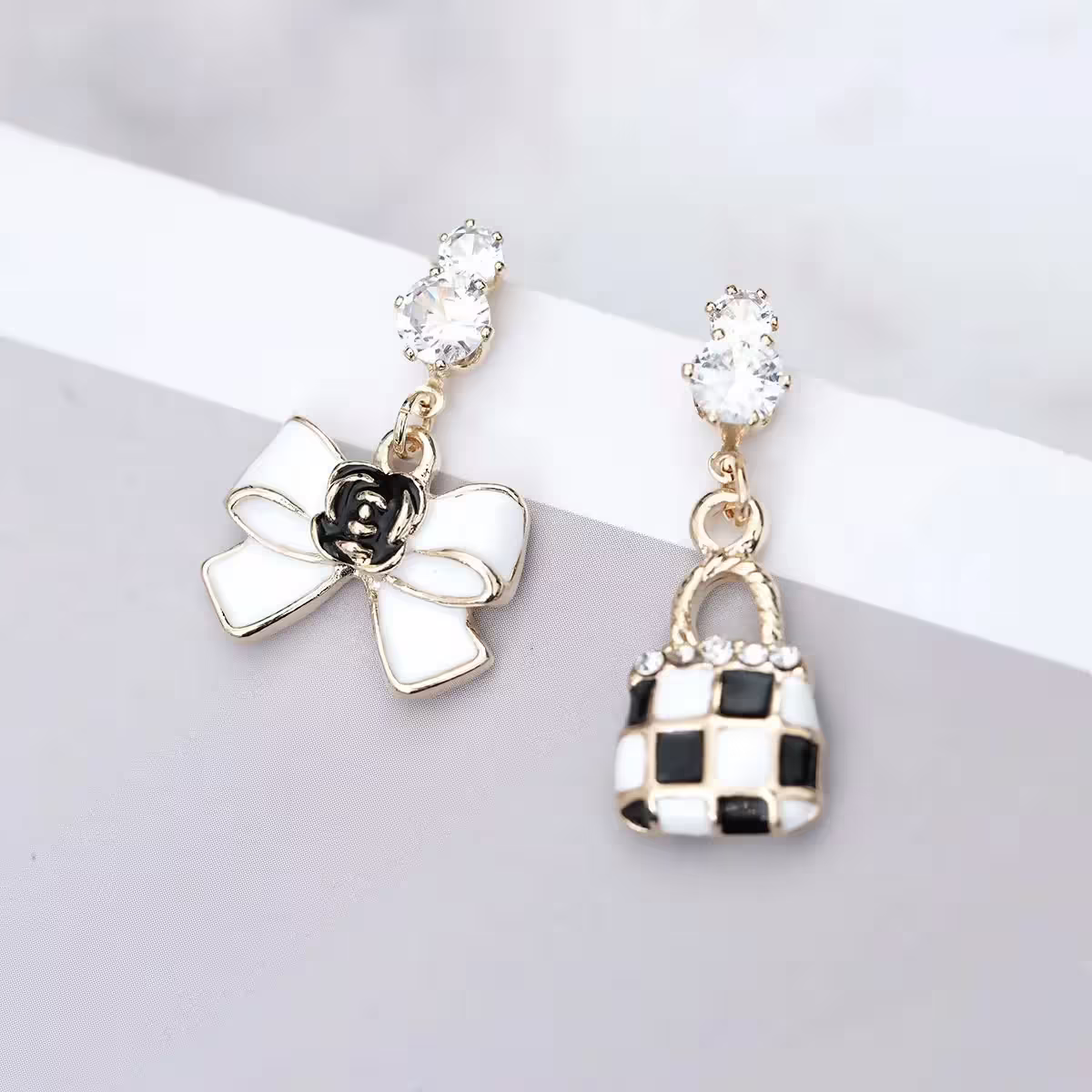 格子精品包包蝴蝶結×不對稱吊墜耳環-第1張