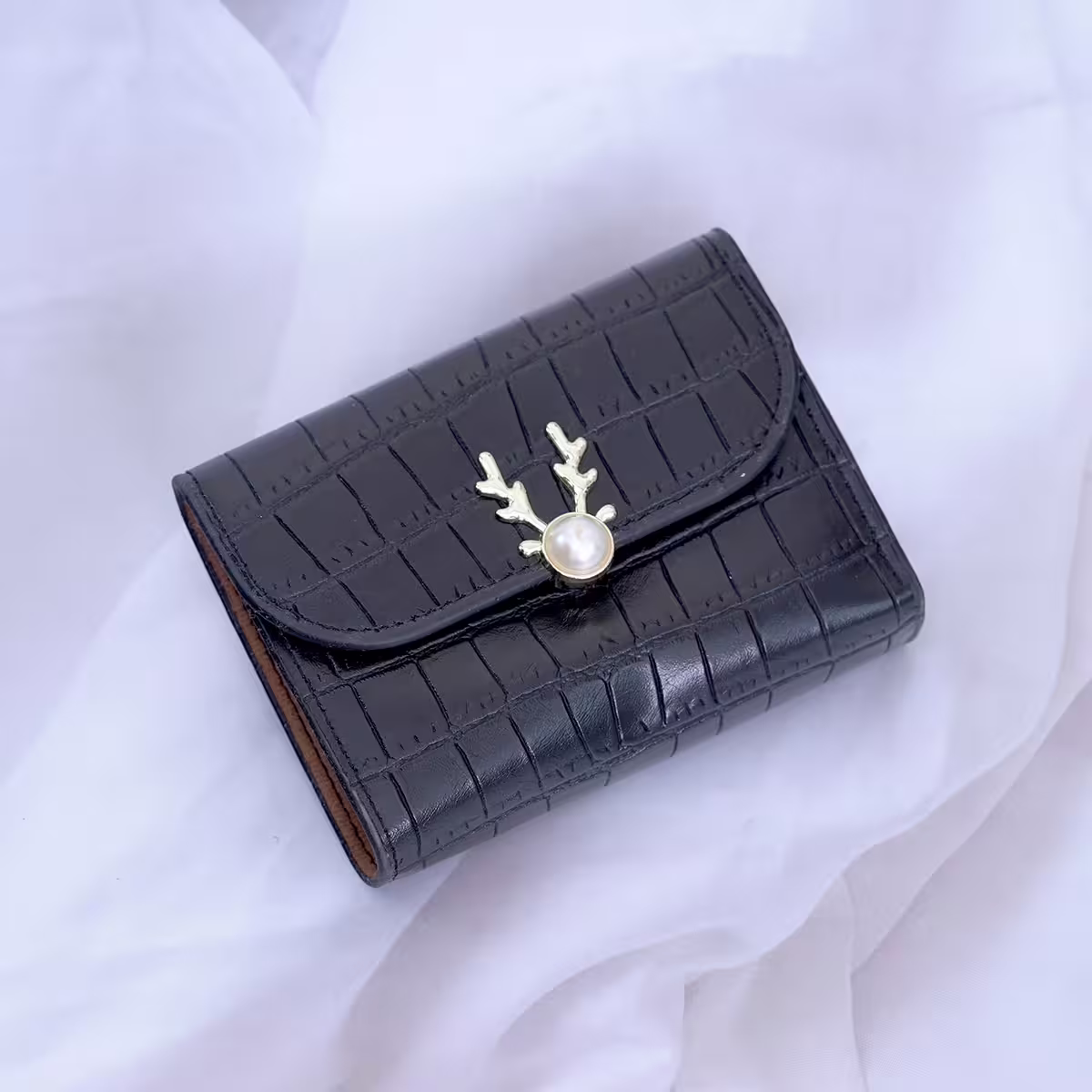 小鹿珍珠鱷魚紋皮革×三折短皮夾×黑色-第3張